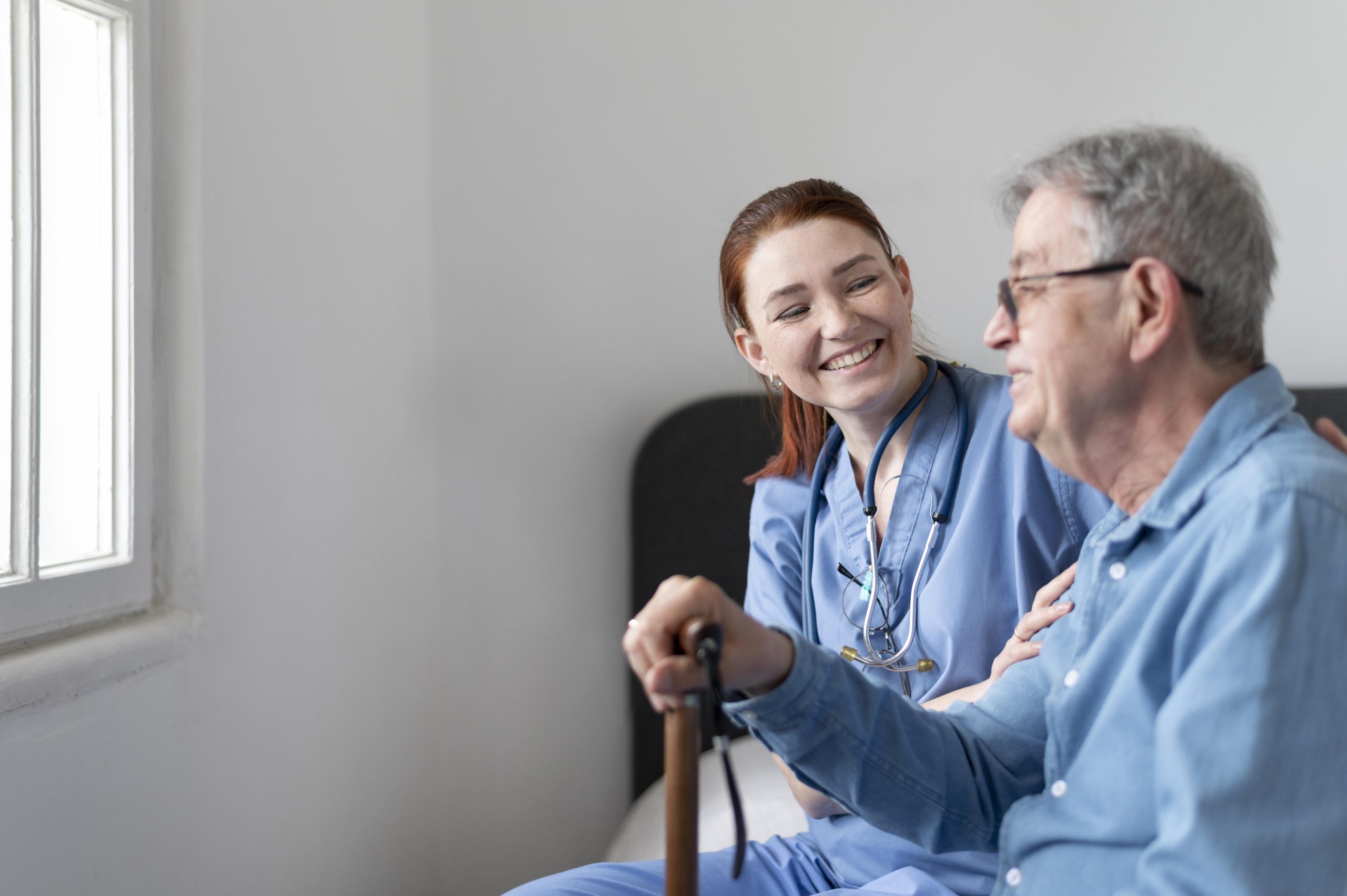 medium-shot-smiley-nurse-checking-man