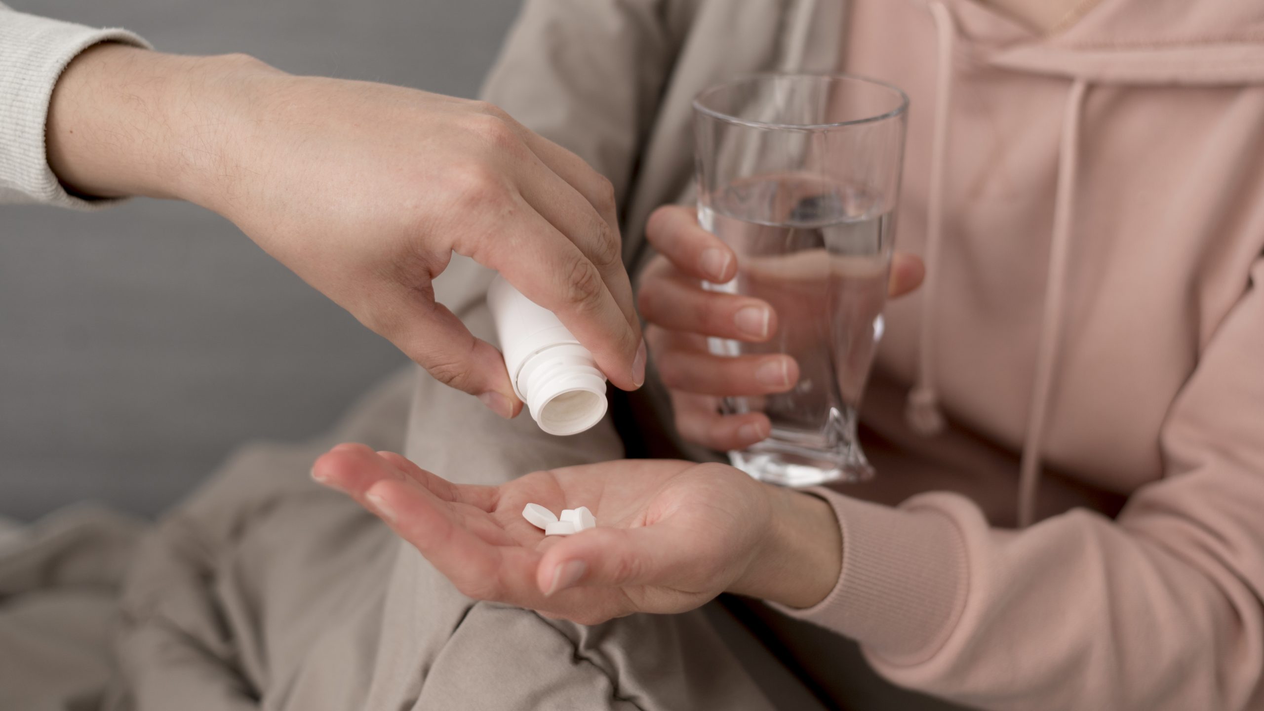 medium-shot-woman-holding-glass-water